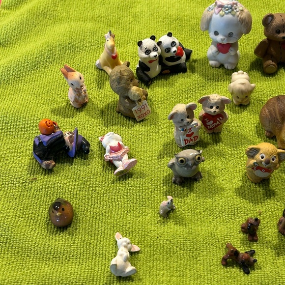 24 Hallmark small figurines for Valentine’s Day, Halloween and others. - Picture 4 of 11